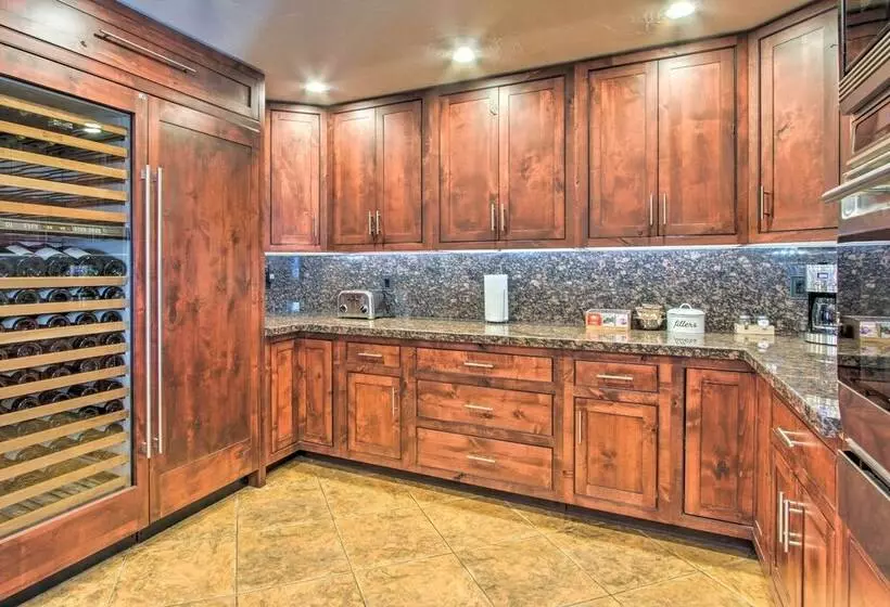 Stunning Mountain View Ranch On 132 Acres!