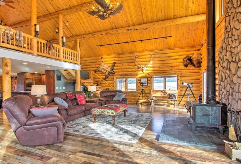 Stunning Mountain View Ranch On 132 Acres!