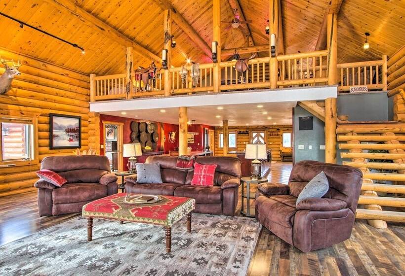 Stunning Mountain View Ranch On 132 Acres!