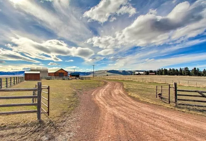 Stunning Mountain View Ranch On 132 Acres!