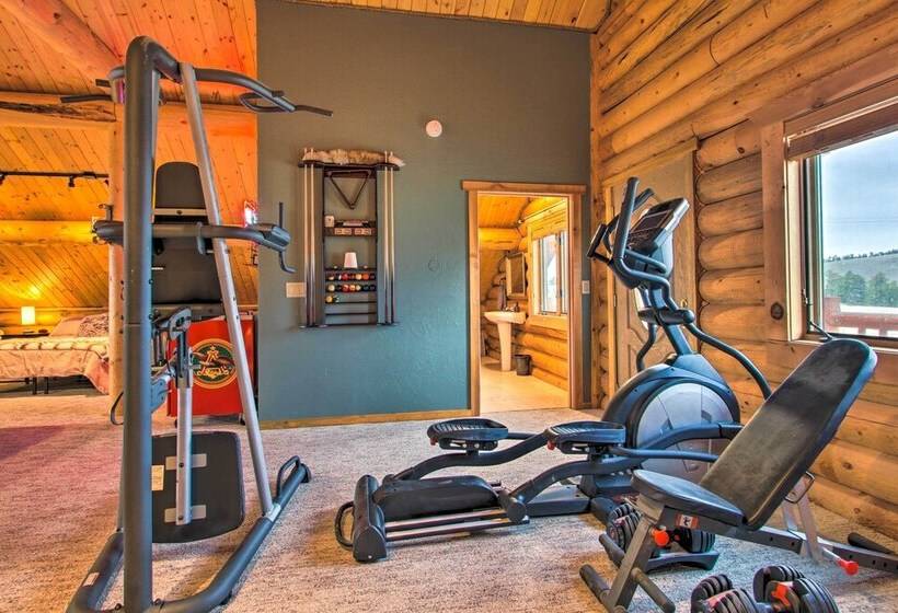 Stunning Mountain View Ranch On 132 Acres!