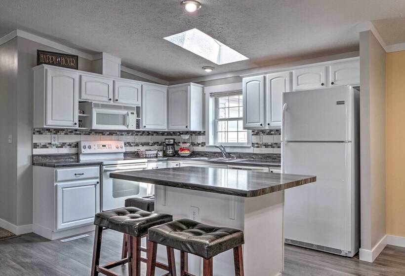 Updated Harpers Ferry Home: Only Half Mi To River!