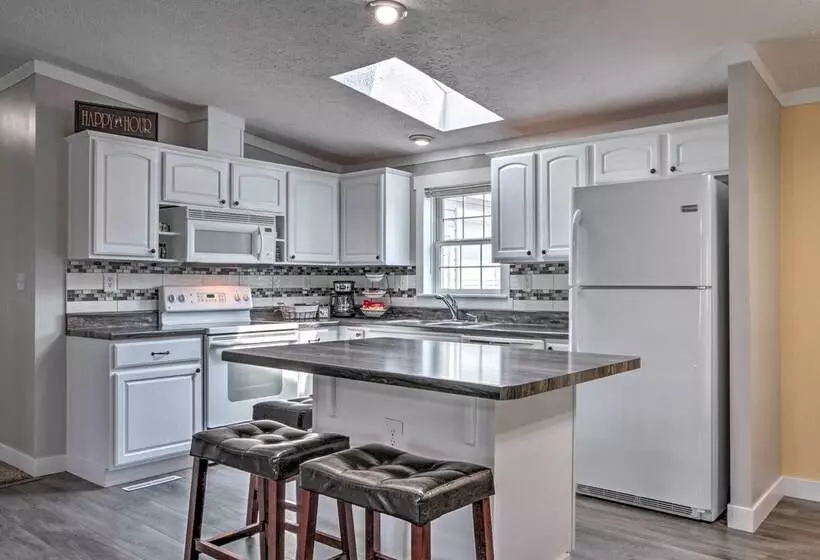 Updated Harpers Ferry Home: Only Half Mi To River!