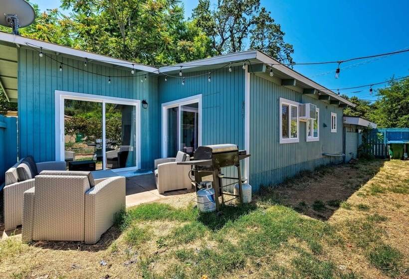 Quaint Jamestown Home W/ Yard: Half Mi To Downtown