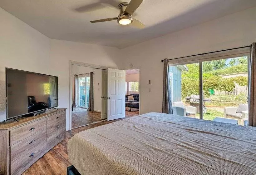 Quaint Jamestown Home W/ Yard: Half Mi To Downtown