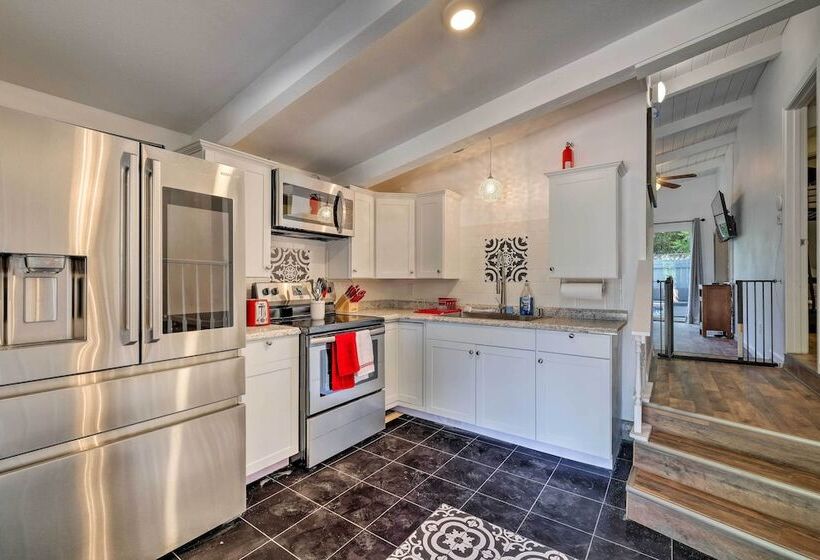 Quaint Jamestown Home W/ Yard: Half Mi To Downtown