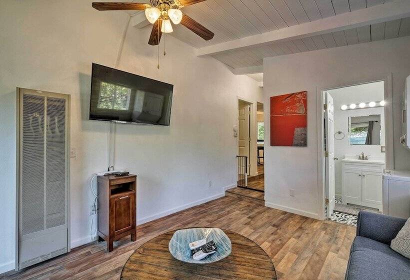 Quaint Jamestown Home W/ Yard: Half Mi To Downtown