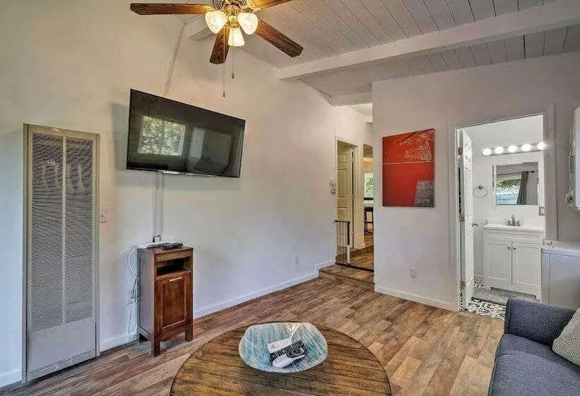 Quaint Jamestown Home W/ Yard: Half Mi To Downtown