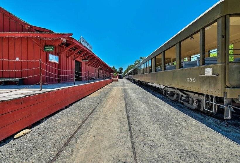 Quaint Jamestown Home W/ Yard: Half Mi To Downtown