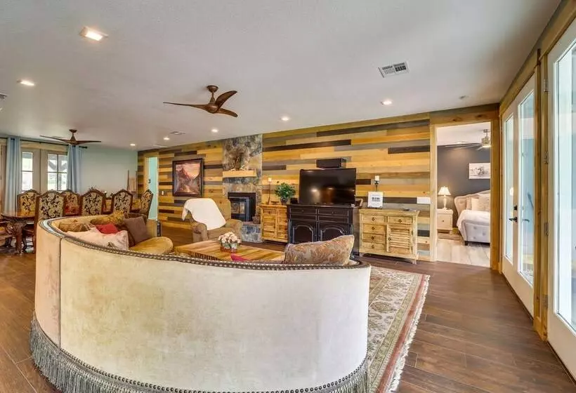 Lakefront Afton Home W/ Hot Tub & Shared Dock!