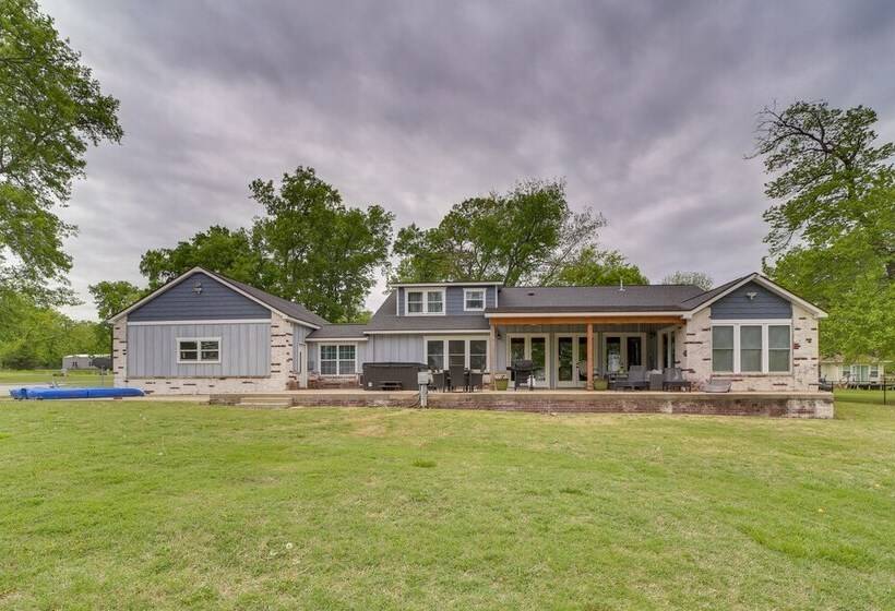 Lakefront Afton Home W/ Hot Tub & Shared Dock!