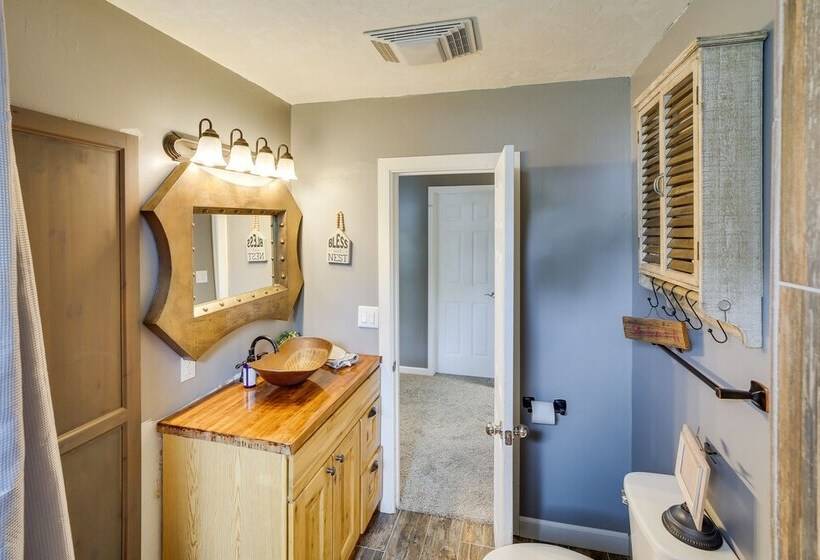 Lakefront Afton Home W/ Hot Tub & Shared Dock!