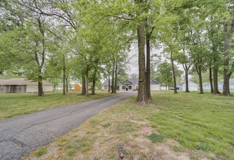 Lakefront Afton Home W/ Hot Tub & Shared Dock!