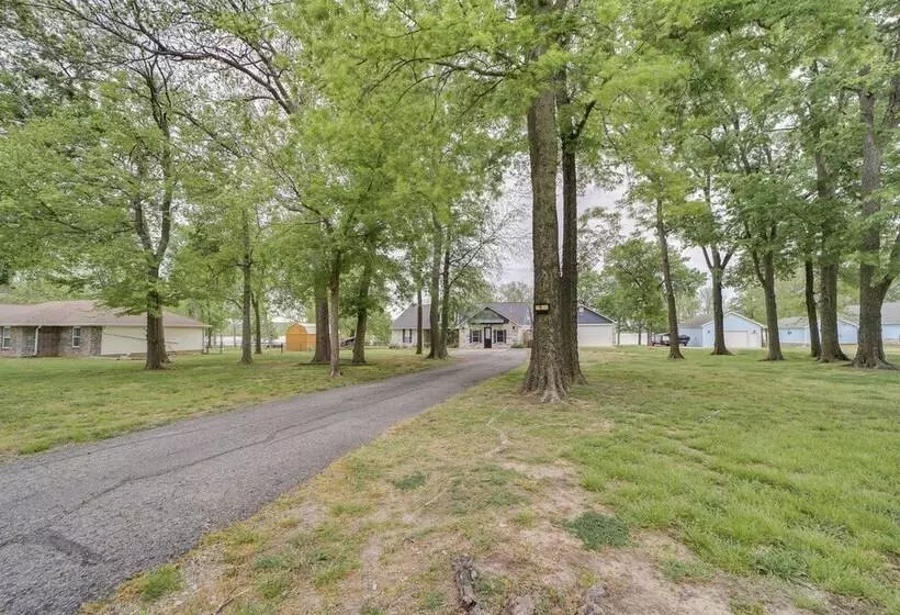 Lakefront Afton Home W/ Hot Tub & Shared Dock!