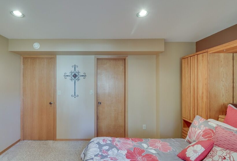 Bigfork Village Retreat 1 Mi To Flathead Lake!