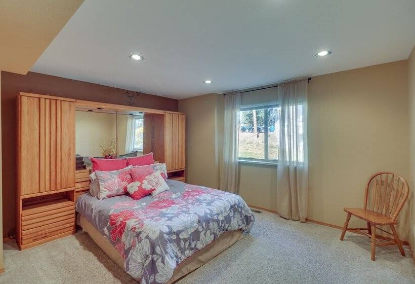 Bigfork Village Retreat 1 Mi To Flathead Lake!