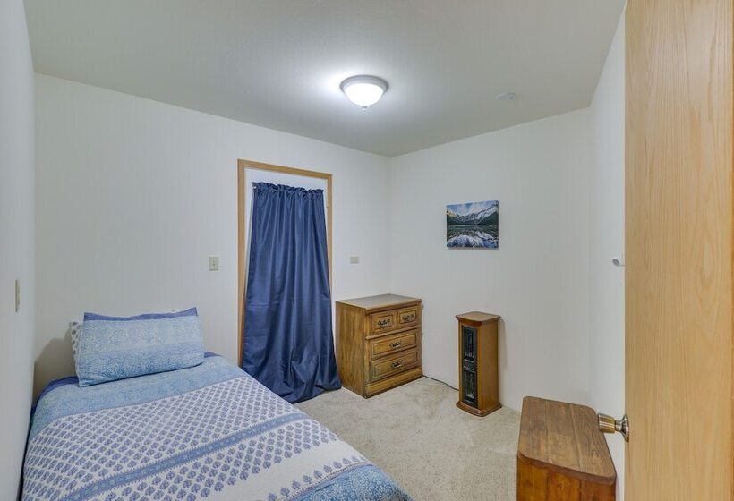 Bigfork Village Retreat 1 Mi To Flathead Lake!