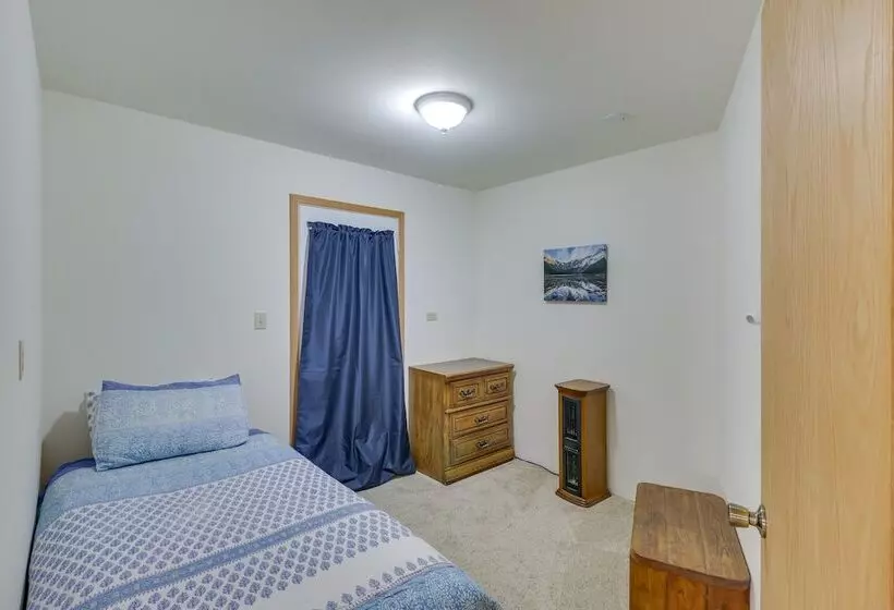 Bigfork Village Retreat   1 Mi To Flathead Lake!