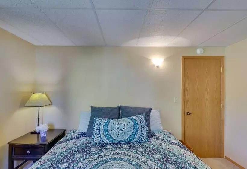 Bigfork Village Retreat   1 Mi To Flathead Lake!