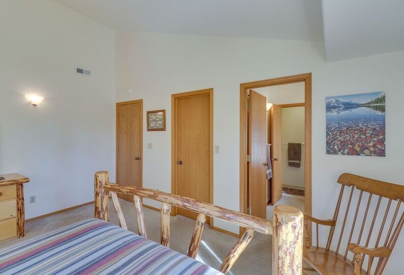 Bigfork Village Retreat 1 Mi To Flathead Lake!