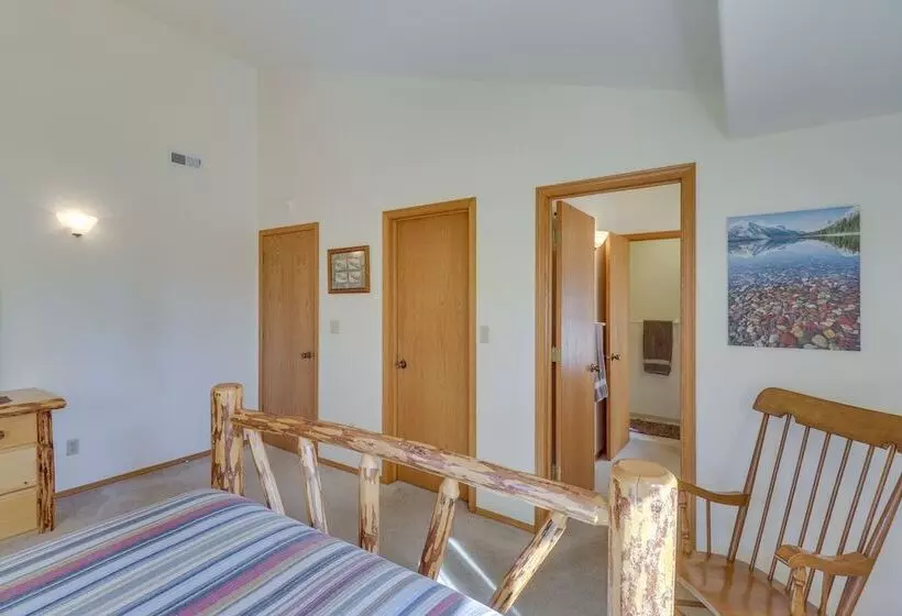 Bigfork Village Retreat   1 Mi To Flathead Lake!