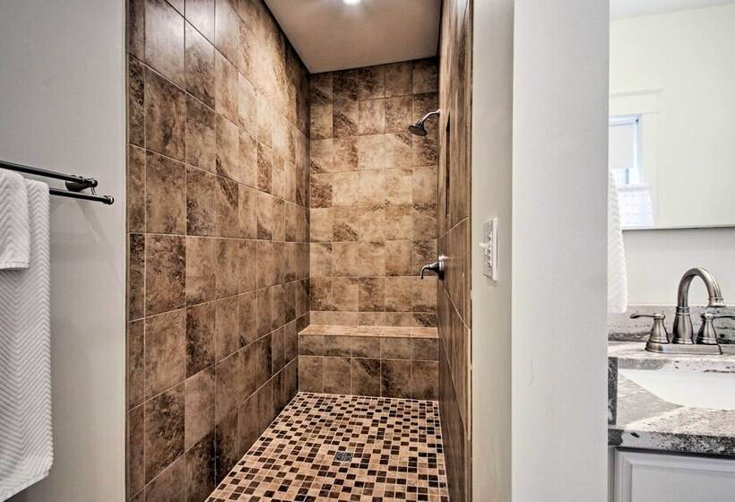 Boothbay Harbor Beach House By Park & Restaurants!