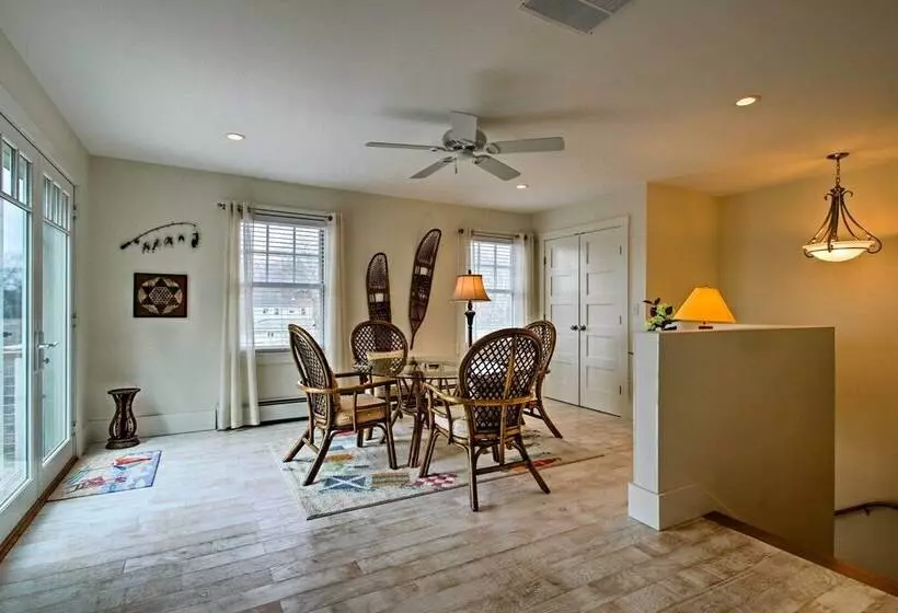 Boothbay Harbor Beach House By Park & Restaurants!