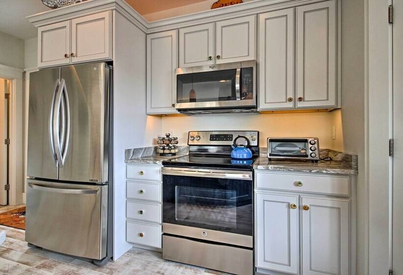 Boothbay Harbor Beach House By Park & Restaurants!