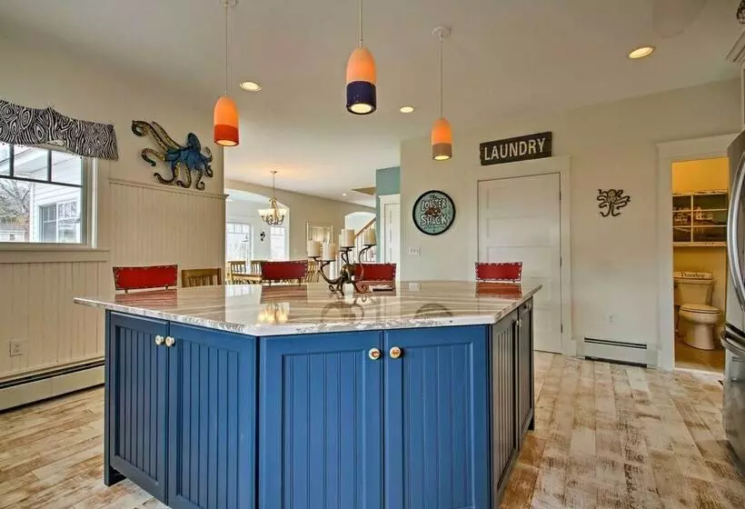 Boothbay Harbor Beach House By Park & Restaurants!