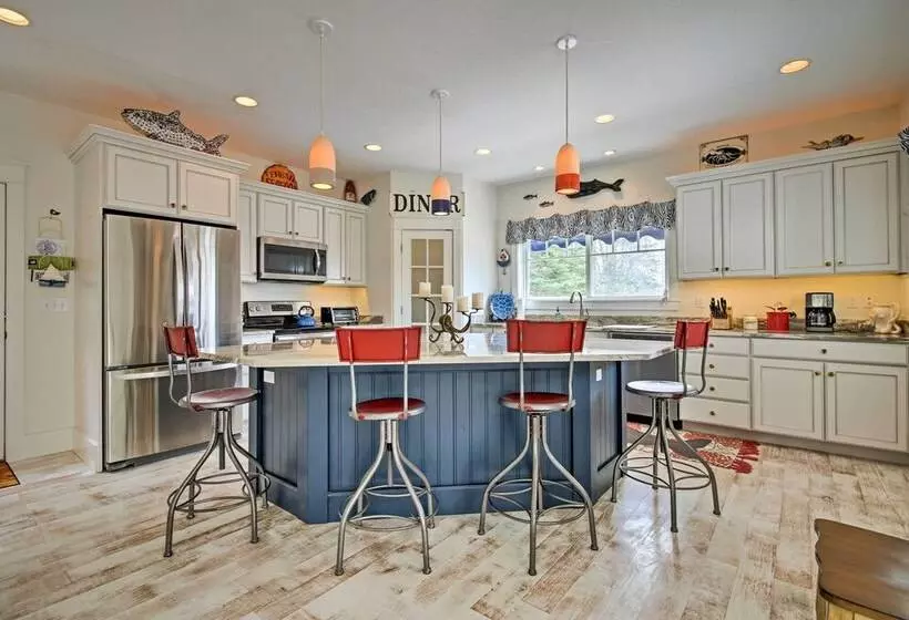 Boothbay Harbor Beach House By Park & Restaurants!