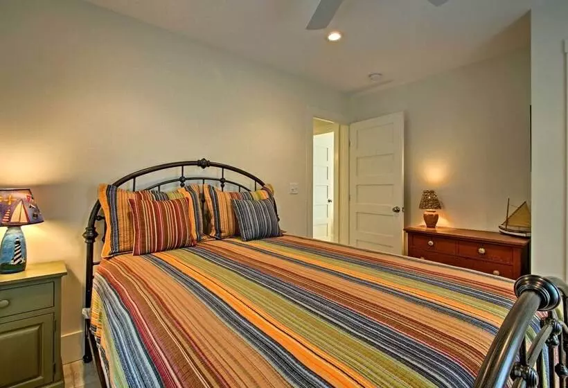 Boothbay Harbor Beach House By Park & Restaurants!