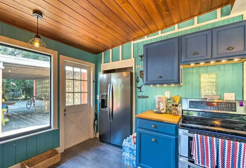 Breezy, Garden Level Home < 2mi To Riverwalk!