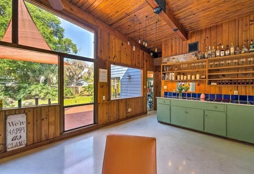 Breezy, Garden Level Home < 2mi To Riverwalk!