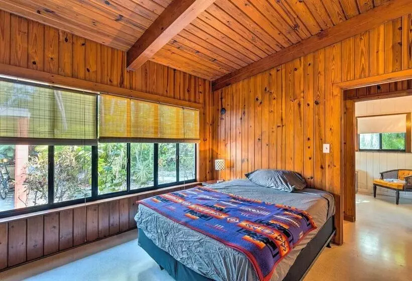 Breezy, Garden Level Home < 2mi To Riverwalk!