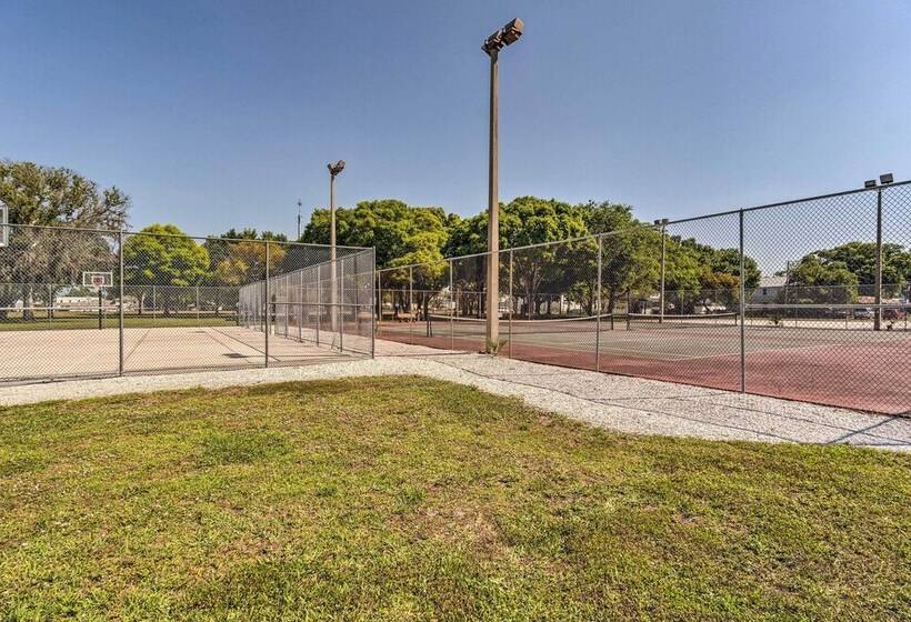 Breezy, Garden Level Home < 2mi To Riverwalk!