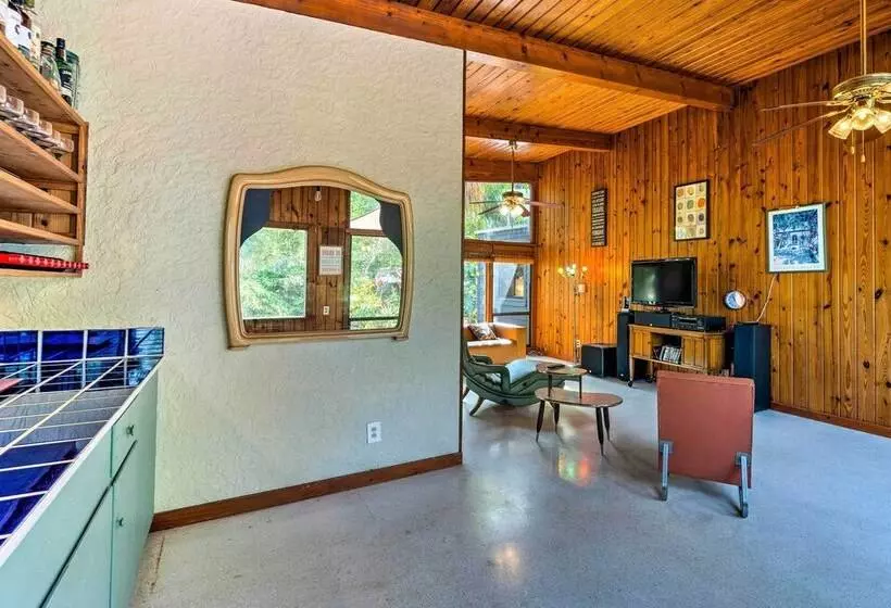 Breezy, Garden Level Home < 2mi To Riverwalk!