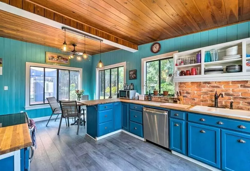 Breezy, Garden Level Home < 2mi To Riverwalk!