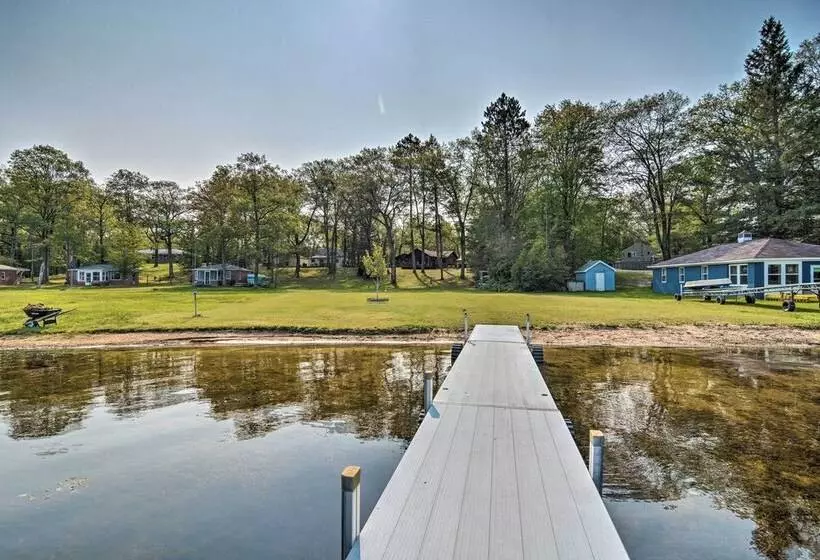 Cabin On Rush Lake W/ Tiki Bar, Grill & Kayaks!