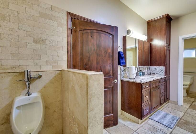 California Retreat Heated Pool & Foosball Table!