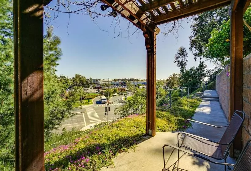California Retreat   Heated Pool & Foosball Table!