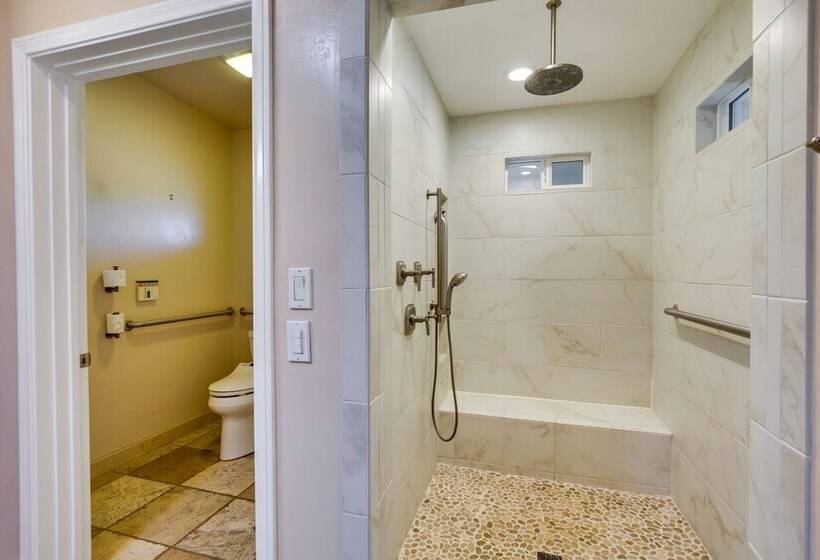 California Retreat Heated Pool & Foosball Table!