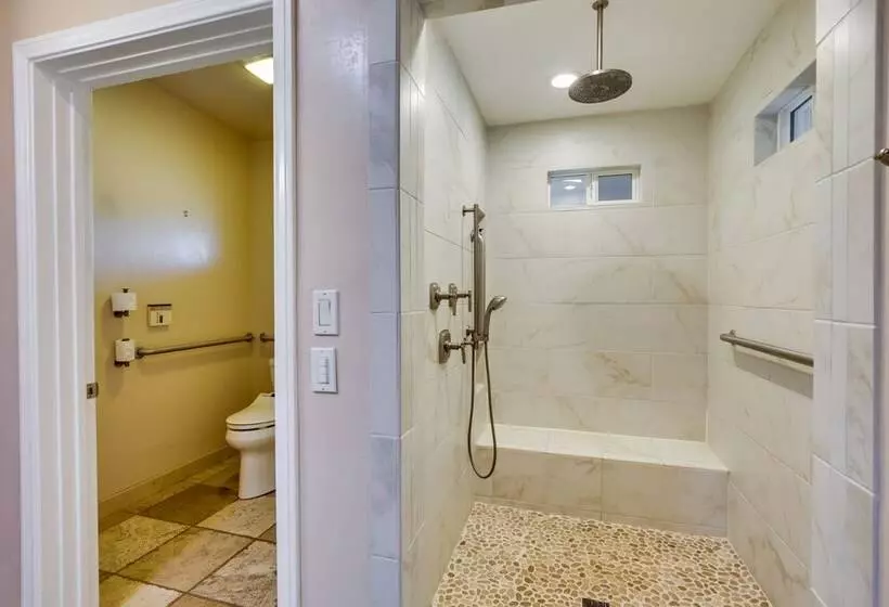 California Retreat   Heated Pool & Foosball Table!