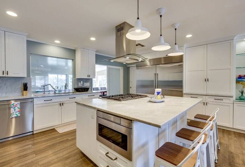 California Retreat Heated Pool & Foosball Table!