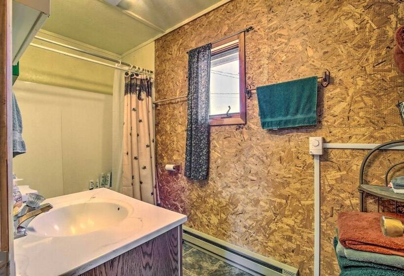 Charming Montana Retreat W/ Mountain Views!