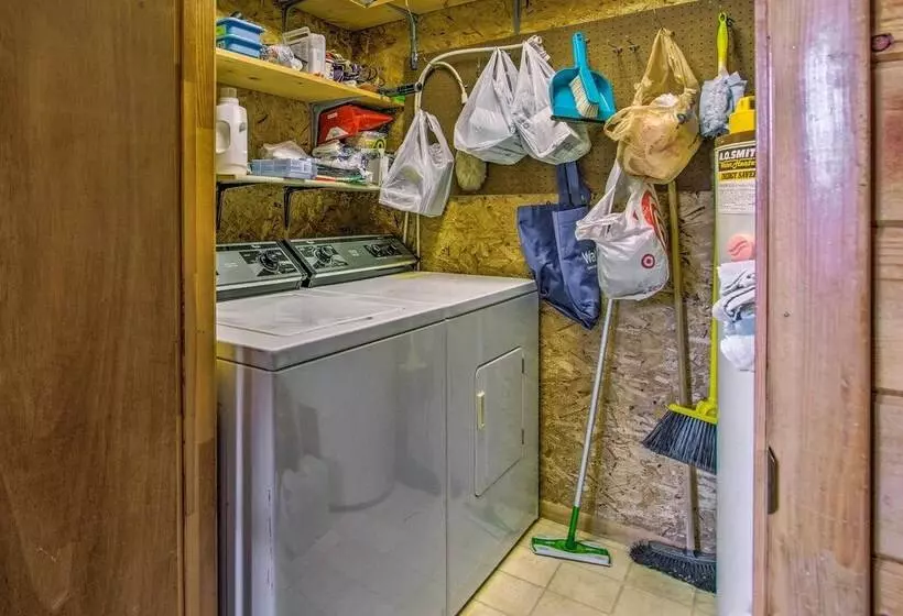 Charming Montana Retreat W/ Mountain Views!