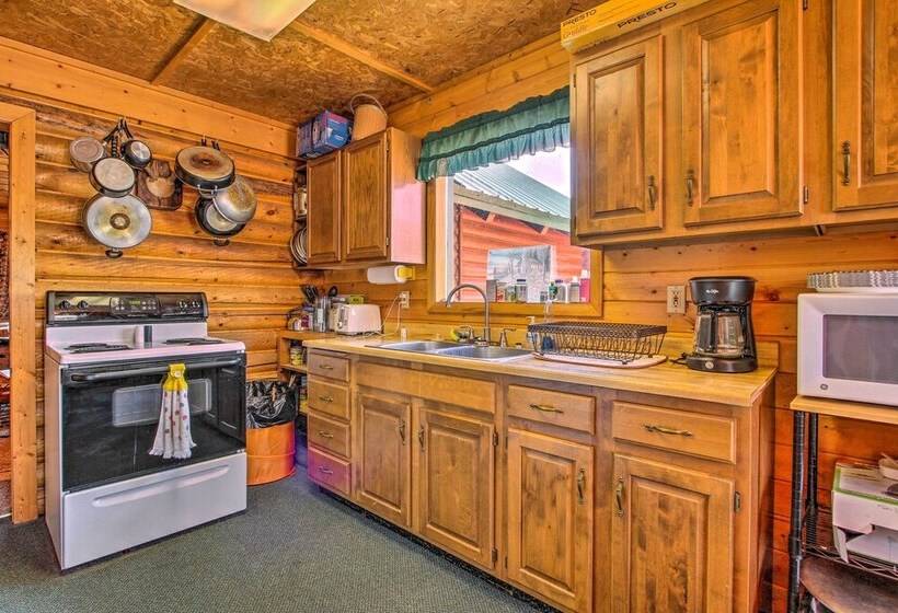 Charming Montana Retreat W/ Mountain Views!