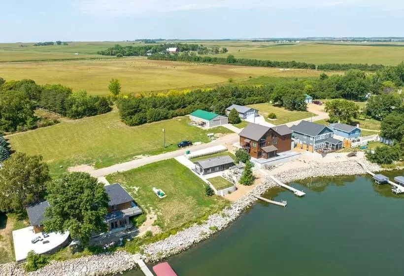Chic & Cozy Cabin With Private Hot Tub & Beach!