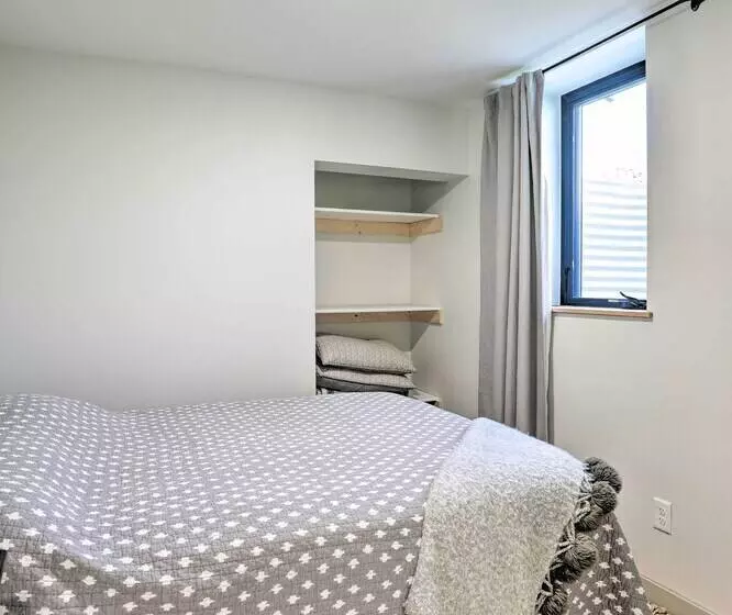 Chic & Cozy Cabin With Private Hot Tub & Beach!