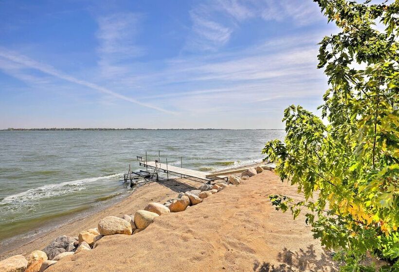 Chic & Cozy Cabin With Private Hot Tub & Beach!