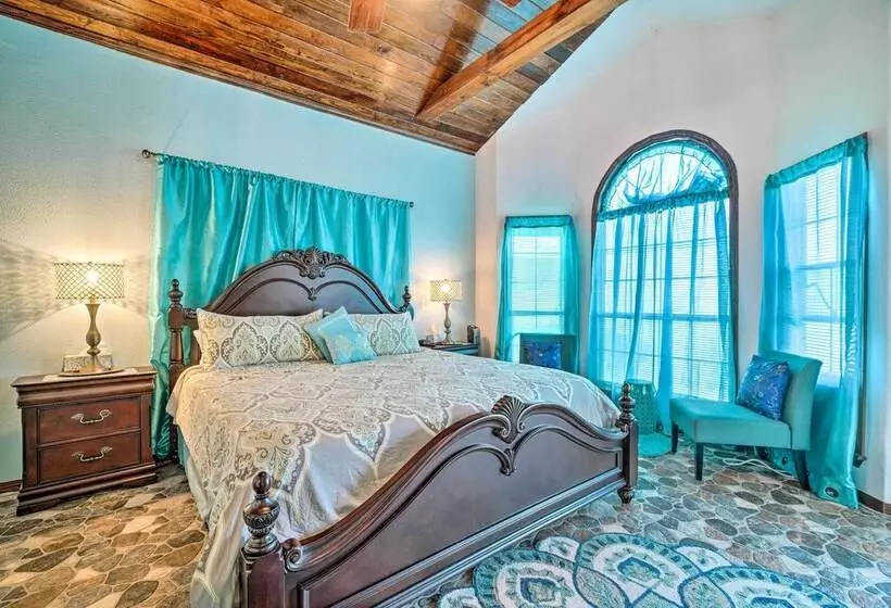 Family Home W/ Boat Dock, Fire Pit + Balcony